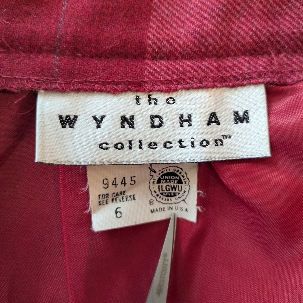 Red Plaid Wool Skirt - The Wyndham Collection, Vintage Size 6 Petite (= Size 4?) - Picture 4 of 6